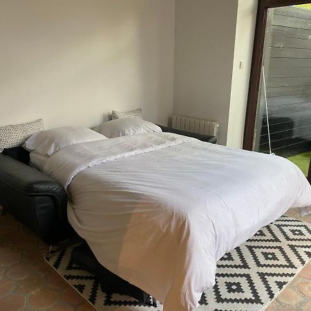 Studio duplex avec spa et cour privée Bonnelles Esterno foto