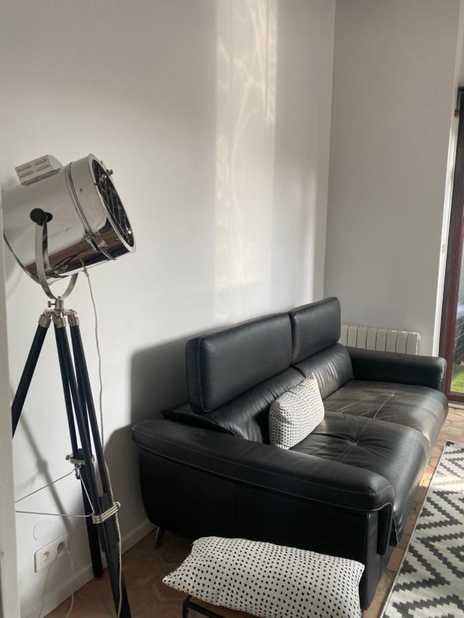 Studio duplex avec spa et cour privée Bonnelles Esterno foto