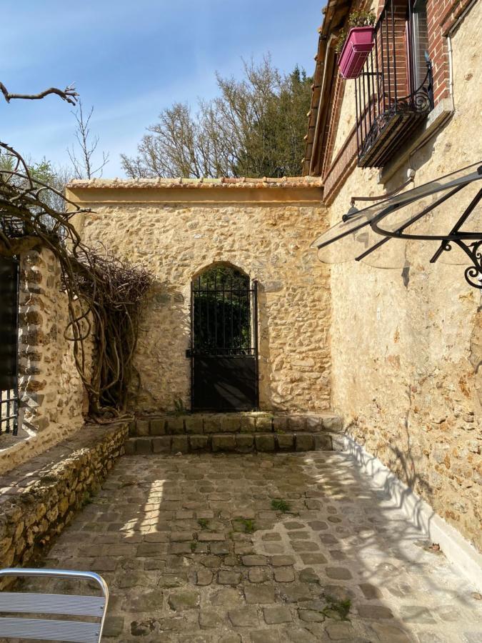 Studio duplex avec spa et cour privée Bonnelles Esterno foto